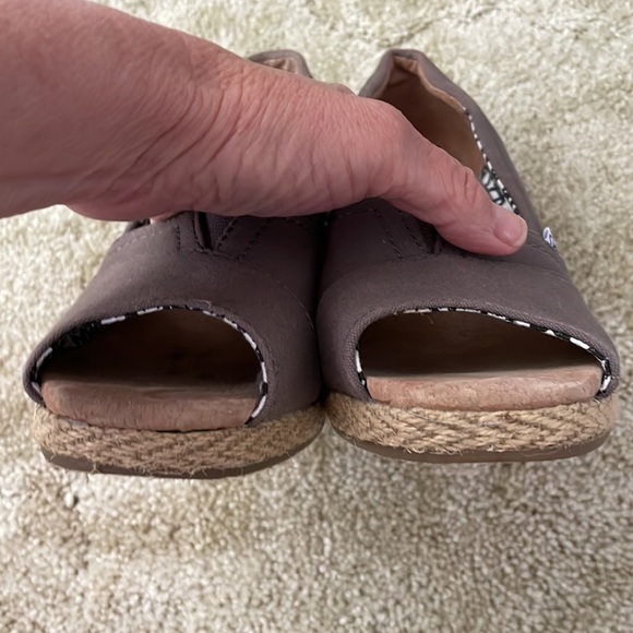 TOMS wedges brown peep toe canvas - Picture 7 of 8